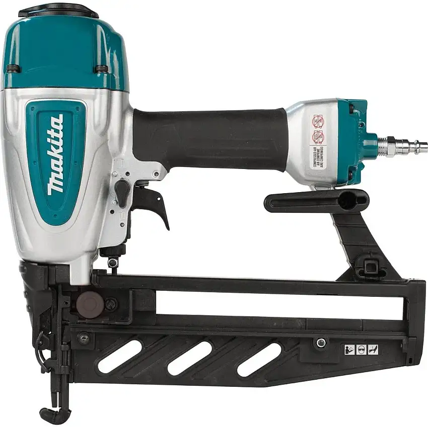 Makita - Cloueur pneumatique 8,3 bar 25 à 64 mm - AF601